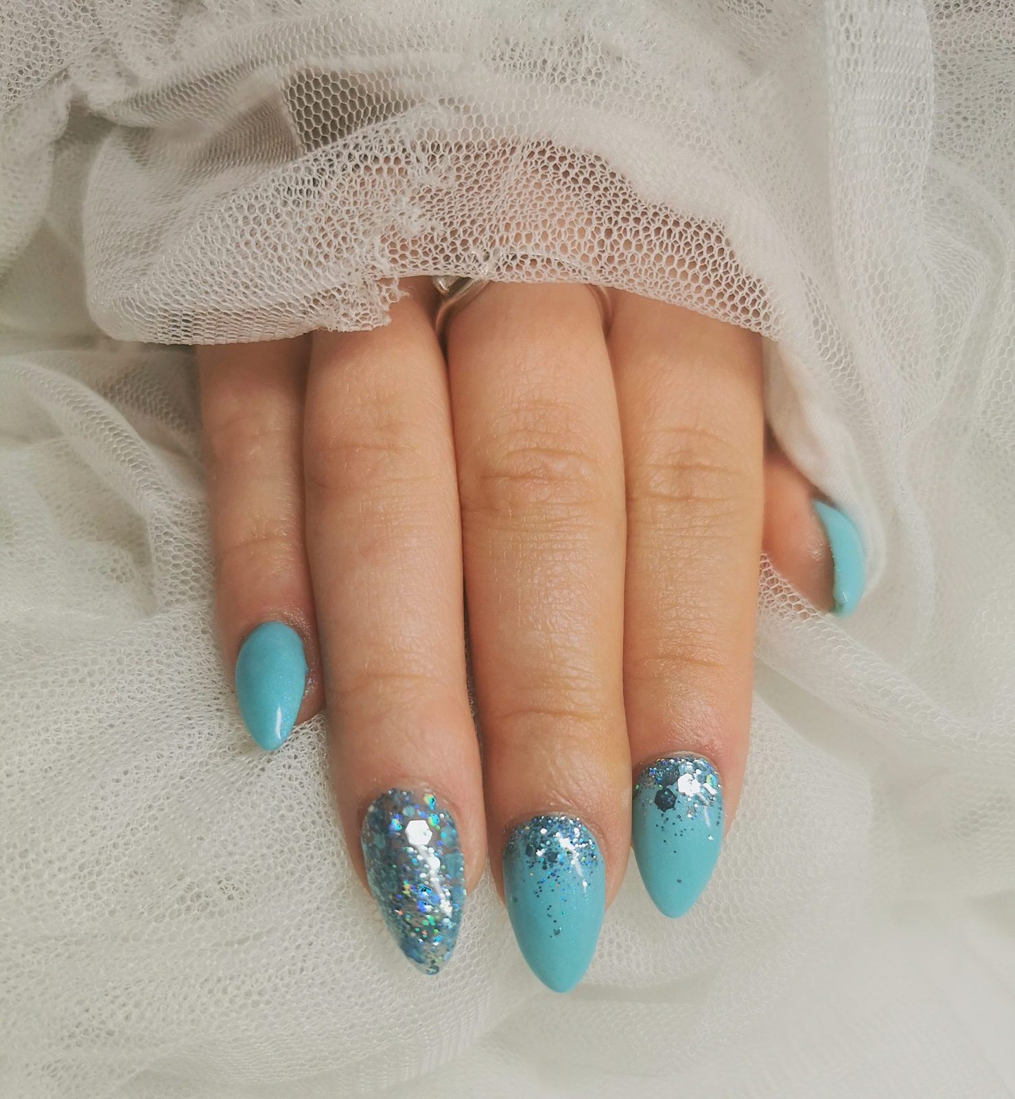 nails